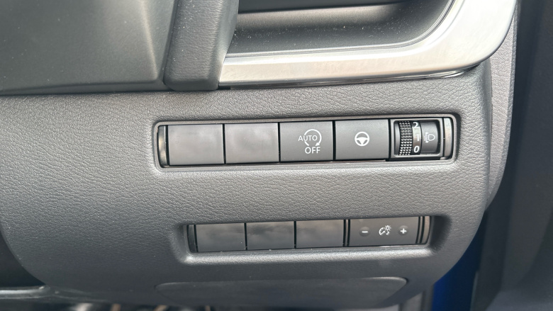 Nissan Qashqai 1.3 DiG-T MH N-Connecta 5dr Petrol Hatchback